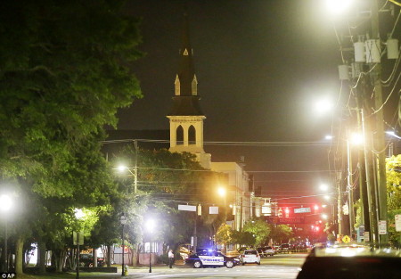 Cảnh sát phong tỏa nhà thờ nơi xảy ra vụ xả súng
