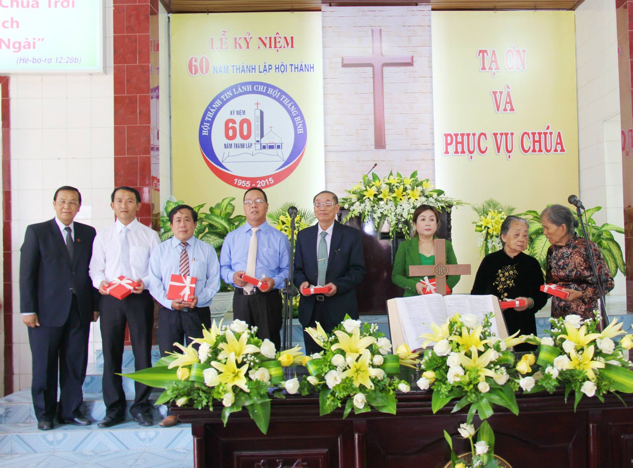 11Tri ân các vị tiền nhiệm và chấp sự