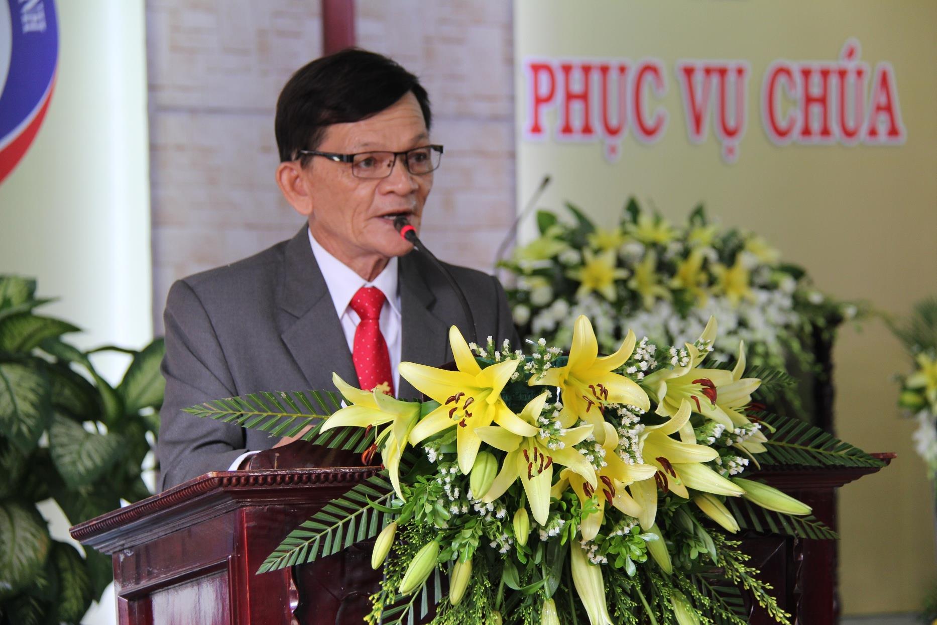 4Chấp sự Phan Tấn Vưu, Thư ký Hội Thánh hướng dẫn chương trình