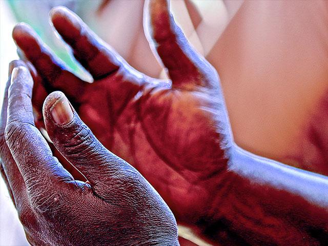 Hàng Ngàn Người Hồi Giáo Tị Nạn Tập Trung Đến Tin Nhận Chúa Giê-xu