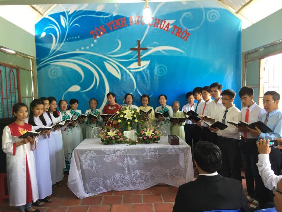 BHL HT Tân Đức ca ngợi Chúa 