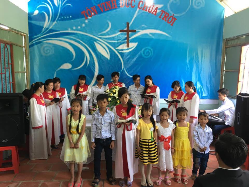 BHL Điểm Nhóm Lung Sậy ca ngợi Chúa 