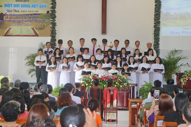 Ban hát lễ HT Ô Môn tôn vinh Chúa 