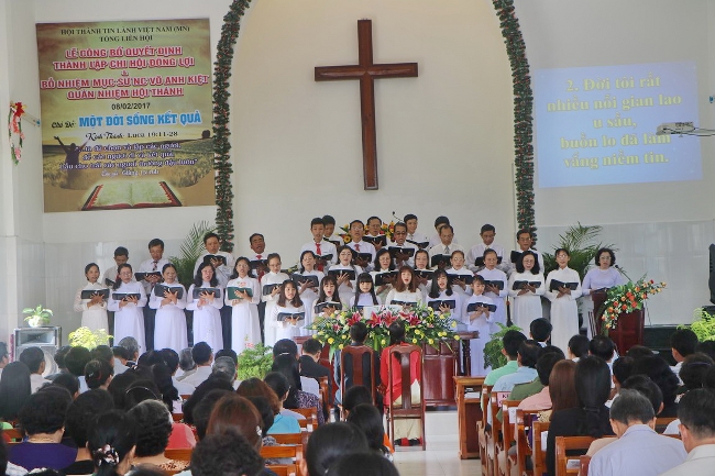 Ban hát lễ HT Đông Lợi tôn vinh Chúa 