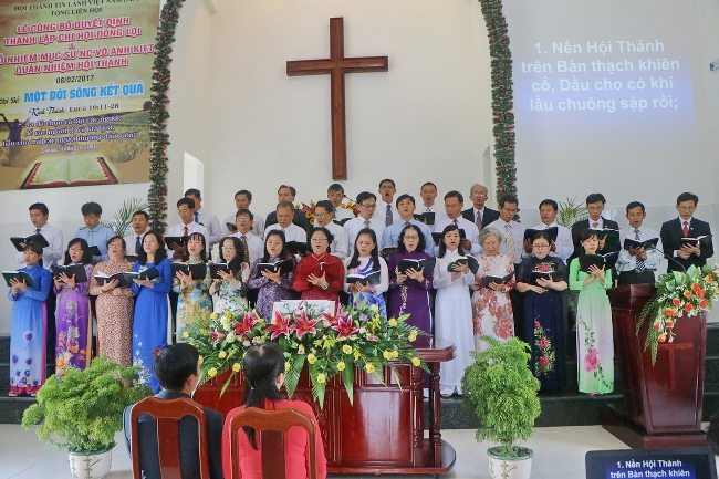 Ông bà Mục sư - Truyền đạo tôn vinh Chúa 